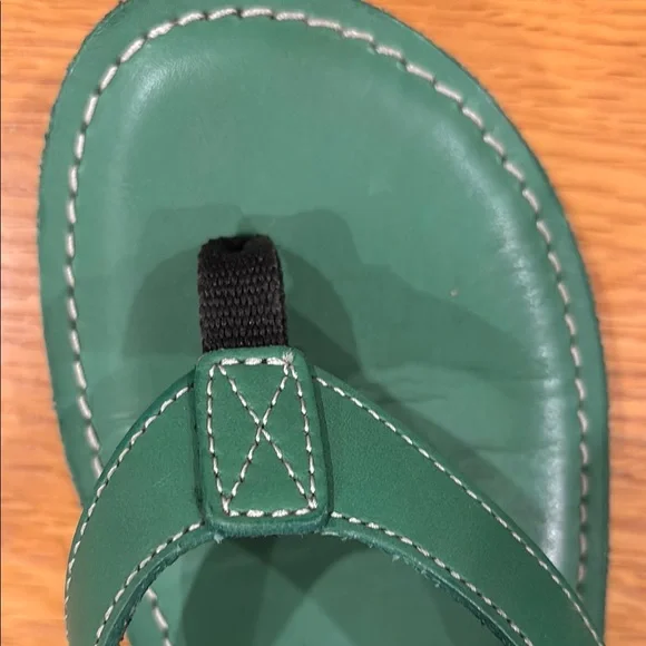 Clarks womens Green leather flipflops - Picture 3 of 3